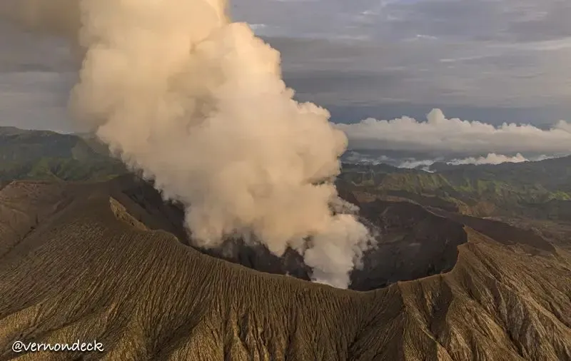 Núi Lửa Dukono: Lịch Sử Phun Trào Bền Bỉ Hàng Thế Kỷ Ở Indonesia 1 dukono volcano