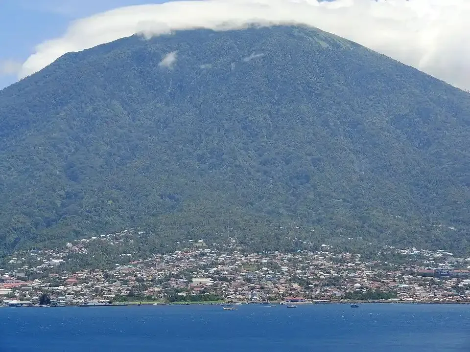 Núi Lửa Gamalama Âm Thầm Đe Dọa Đảo Ternate Tại Indonesia 1 nC3BAilE1BBADaGamalama